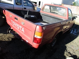 1989 TOYOTA TRUCK DLX RED STD CAB 2.4L MT 2WD Z16476